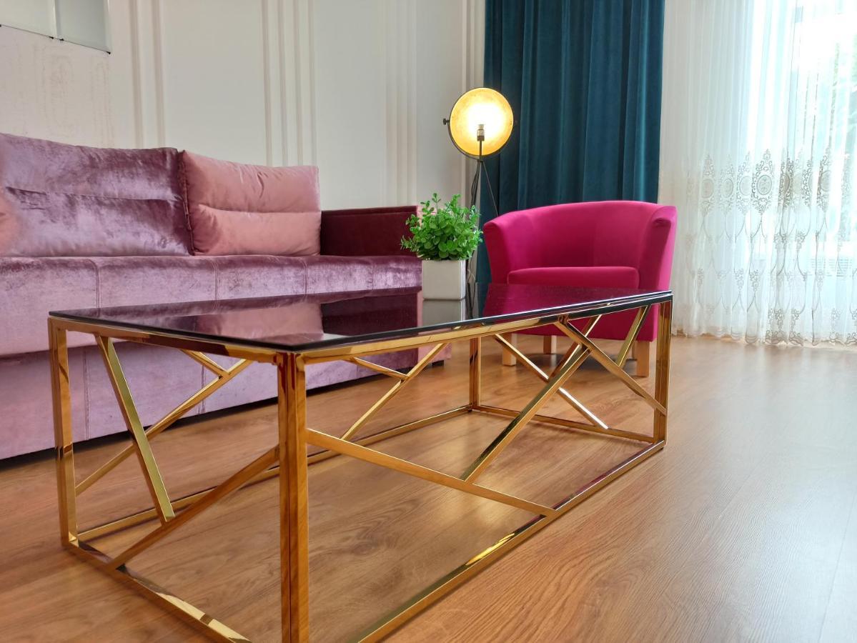 Elegant Lux Apartment In Central Square Мукачеве Екстериор снимка