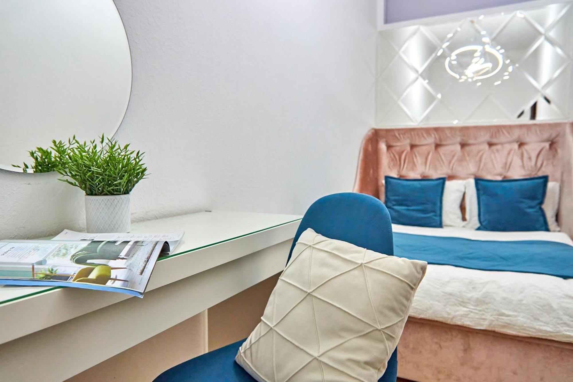 Elegant Lux Apartment In Central Square Мукачеве Екстериор снимка