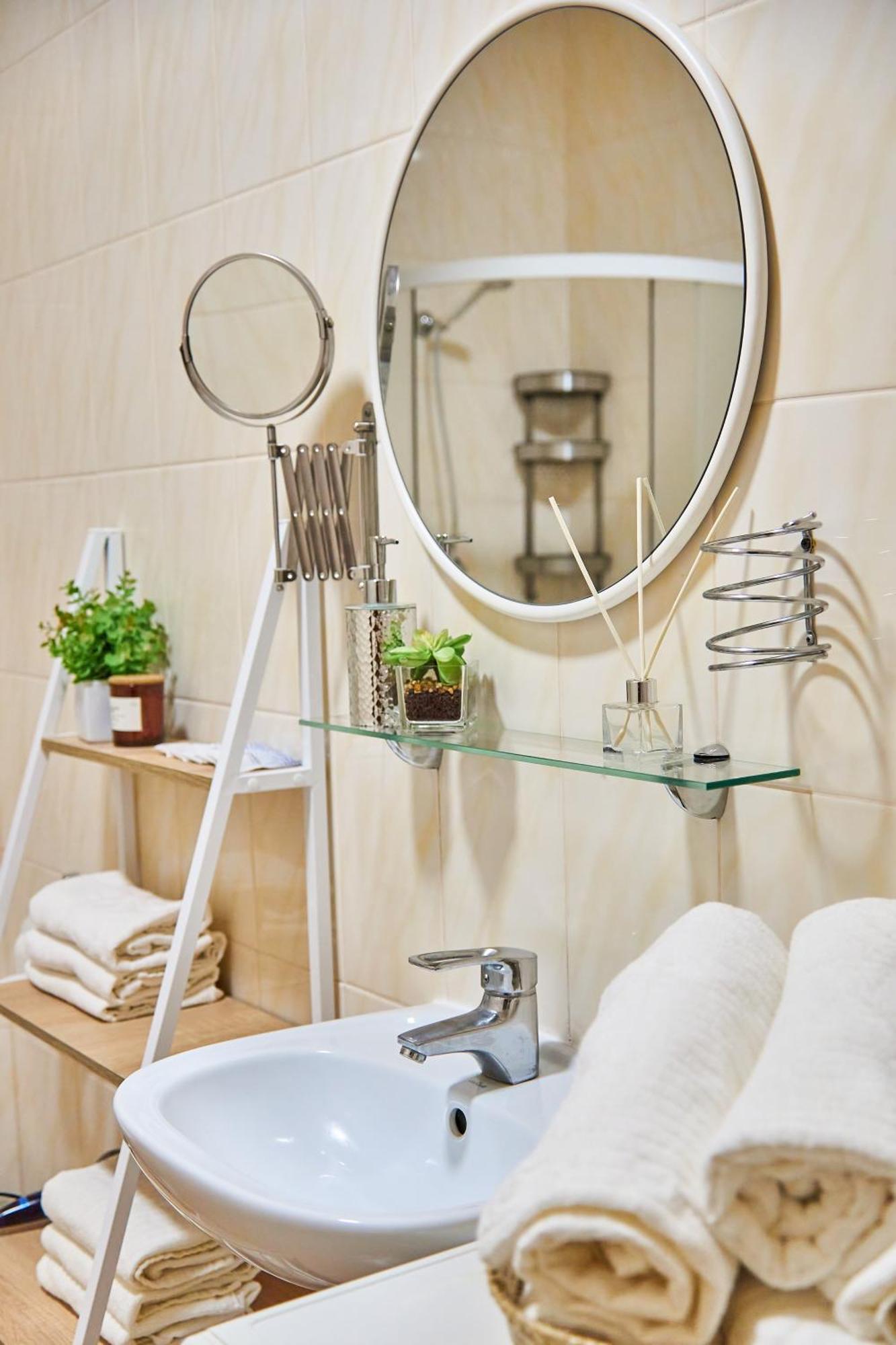 Elegant Lux Apartment In Central Square Мукачеве Екстериор снимка